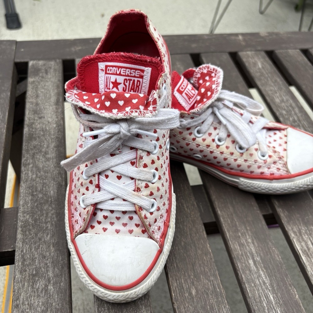 Converse Chuck Taylor All Star Juniors Size 2 *FLAWED* White Red Heart Low Shoes
